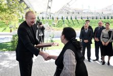 Prezident İlham Əliyev Cəbrayıl rayonunun Horovlu kəndinin sakinlərinə mənzillərin açarlarını təqdim edib (FOTO/VİDEO) (YENİLƏNİB)