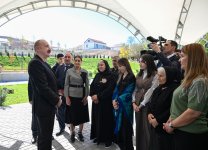 Prezident İlham Əliyev Cəbrayıl rayonunun Horovlu kəndinin sakinlərinə mənzillərin açarlarını təqdim edib (FOTO/VİDEO) (YENİLƏNİB)
