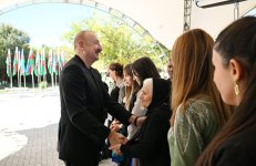 Prezident İlham Əliyev Cəbrayıl rayonunun Horovlu kəndinin sakinlərinə mənzillərin açarlarını təqdim edib (FOTO/VİDEO) (YENİLƏNİB)
