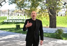 Prezident İlham Əliyev Cəbrayıl rayonunun Horovlu kəndinin sakinlərinə mənzillərin açarlarını təqdim edib (FOTO/VİDEO) (YENİLƏNİB)