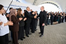 Prezident İlham Əliyev Zəngilanın Məmmədbəyli və Ağalı kəndlərinin sakinlərinə mənzillərin açarlarını təqdim edib (FOTO) (YENİLƏNİB)