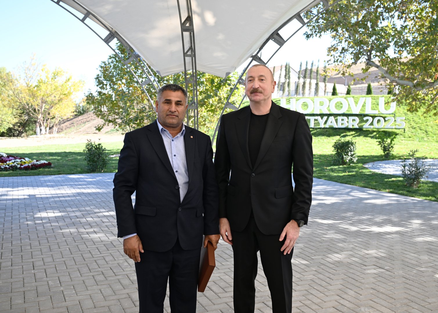 Prezident İlham Əliyev Cəbrayıl rayonunun Horovlu kəndinin sakinlərinə mənzillərin açarlarını təqdim edib (FOTO)