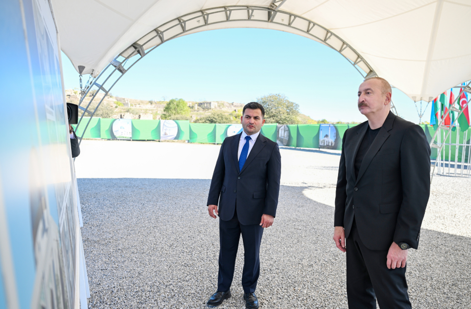 Prezident İlham Əliyev Cəbrayıl şəhər məscidinin təməlini qoyub (FOTO)