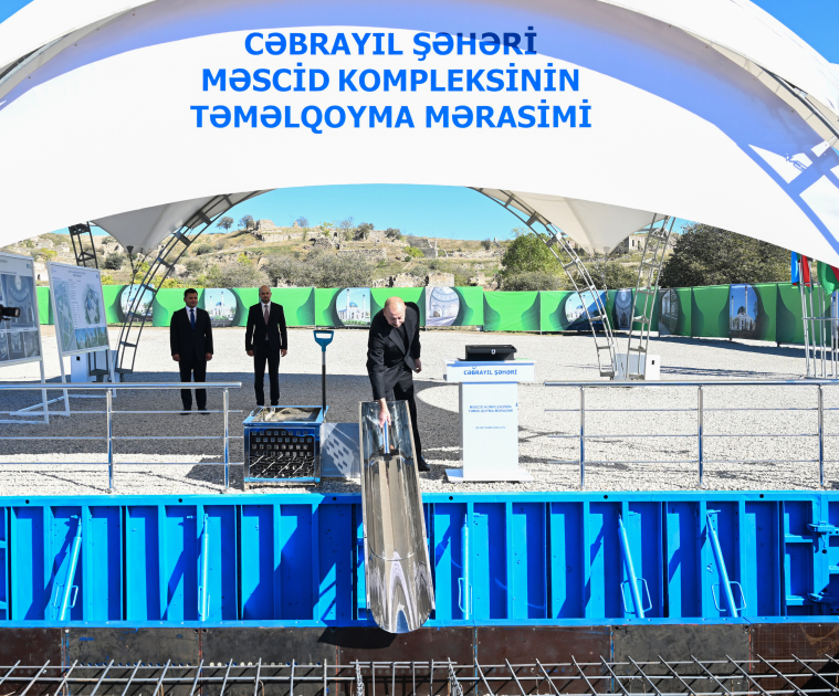 Prezident İlham Əliyev Cəbrayıl şəhər məscidinin təməlini qoyub (FOTO)