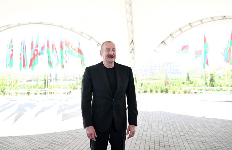 Prezident İlham Əliyev Zəngilanın Məmmədbəyli və Ağalı kəndlərinin sakinlərinə mənzillərin açarlarını təqdim edib (FOTO) (YENİLƏNİB)
