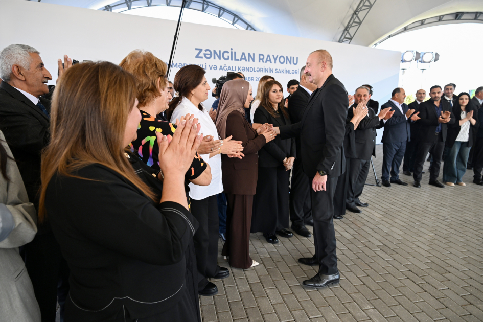 Prezident İlham Əliyev Zəngilanın Məmmədbəyli və Ağalı kəndlərinin sakinlərinə mənzillərin açarlarını təqdim edib (FOTO) (YENİLƏNİB)