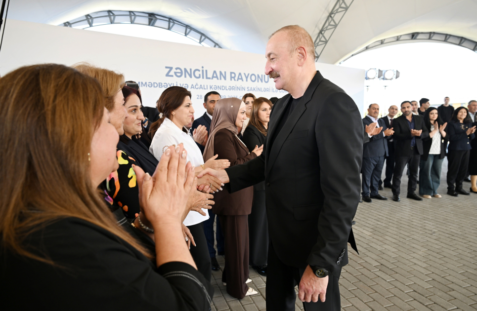 Prezident İlham Əliyev Zəngilanın Məmmədbəyli və Ağalı kəndlərinin sakinlərinə mənzillərin açarlarını təqdim edib (FOTO) (YENİLƏNİB)