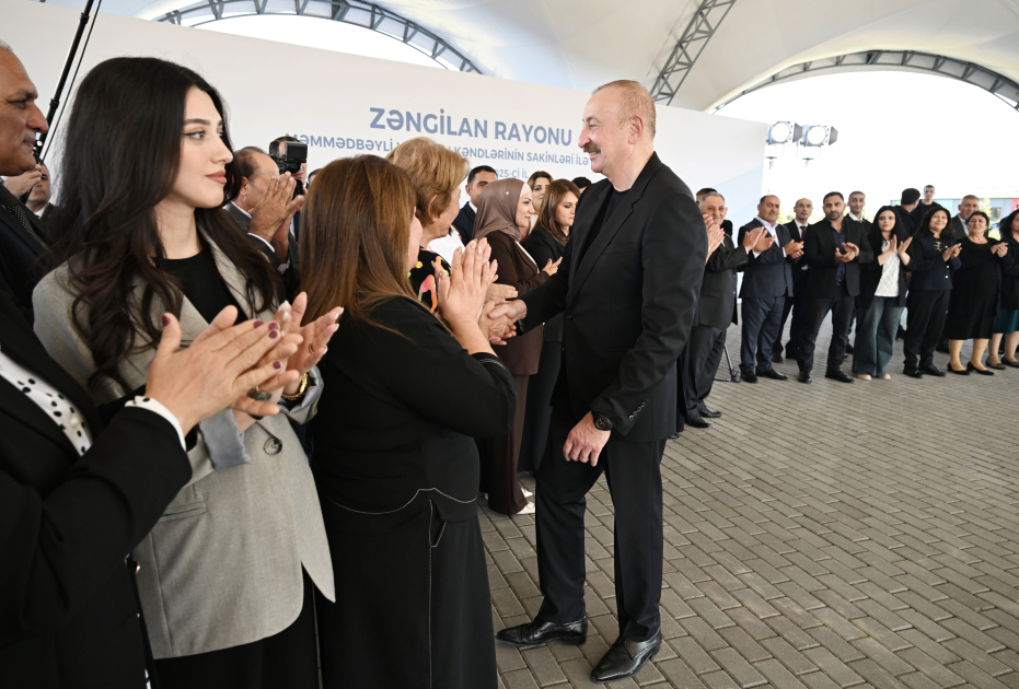 Prezident İlham Əliyev Zəngilanın Məmmədbəyli və Ağalı kəndlərinin sakinlərinə mənzillərin açarlarını təqdim edib (FOTO) (YENİLƏNİB)