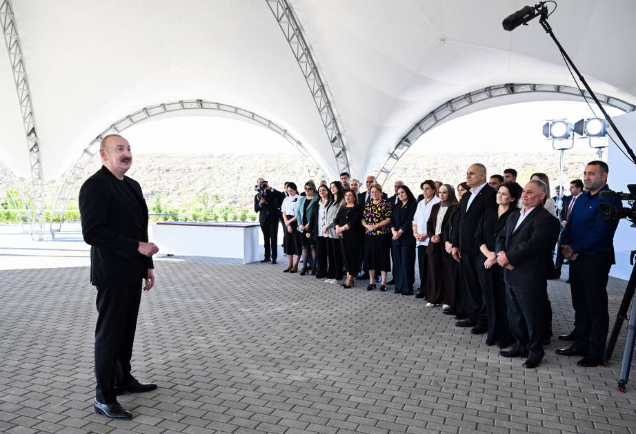 Prezident İlham Əliyev Zəngilanın Məmmədbəyli və Ağalı kəndlərinin sakinlərinə mənzillərin açarlarını təqdim edib (FOTO) (YENİLƏNİB)