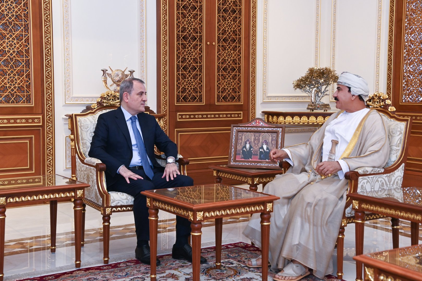 Ceyhun Bayramov Oman Krallıq İdarəsinin naziri ilə regional vəziyyəti müzakirə edib (FOTO)