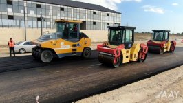 Zığ dairəsi–Hava Limanı yoluna birləşən yanaşma yollarının tikintisi davam etdirilir (FOTO)
