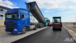 Zığ dairəsi–Hava Limanı yoluna birləşən yanaşma yollarının tikintisi davam etdirilir (FOTO)