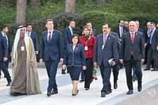 Beynəlxalq parlament konfransının iştirakçıları Fəxri xiyabanı və Şəhidlər xiyabanını ziyarət ediblər (FOTO)