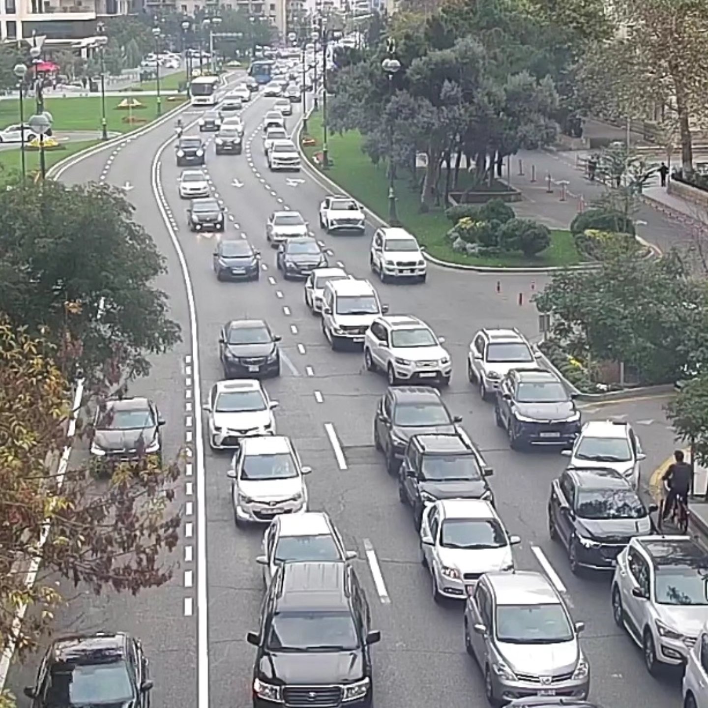 Sürücülərin NƏZƏRİNƏ: Bakıda bu yollarda sıxlıq var - SİYAHI (FOTO)