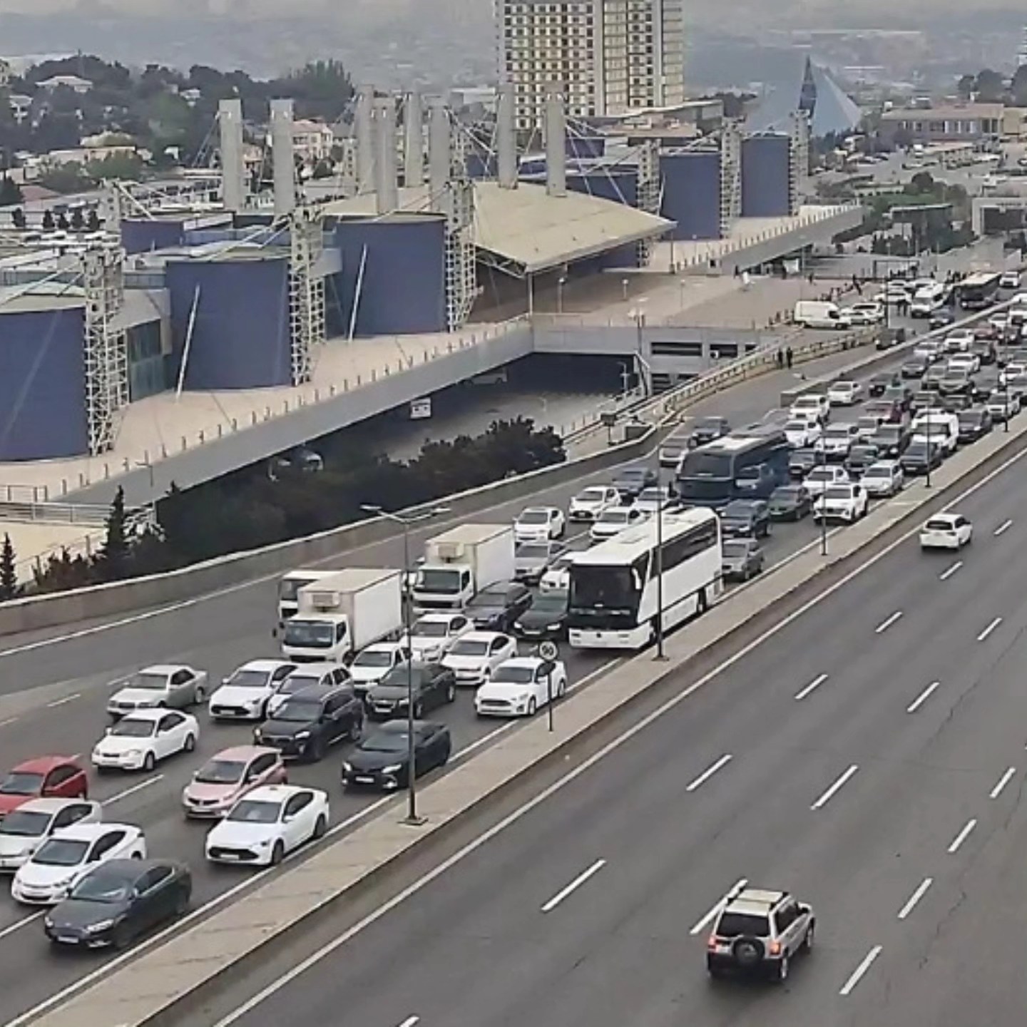 Sürücülərin NƏZƏRİNƏ: Bakıda bu yollarda sıxlıq var - SİYAHI (FOTO)