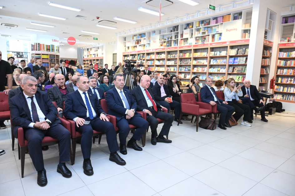 Nigeriyalı müəllifin “Mənim Qarabağa səfərim” kitabının təqdimatı olub (FOTO)