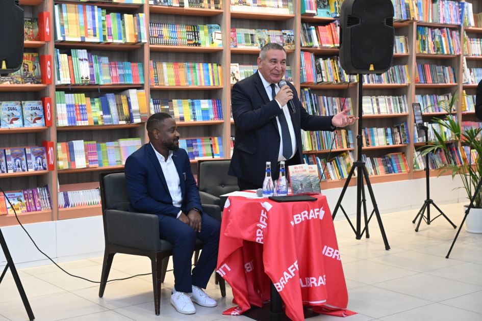 Nigeriyalı müəllifin “Mənim Qarabağa səfərim” kitabının təqdimatı olub (FOTO)