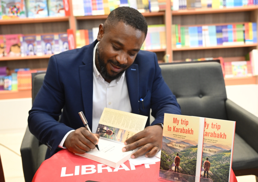 Nigeriyalı müəllifin “Mənim Qarabağa səfərim” kitabının təqdimatı olub (FOTO)