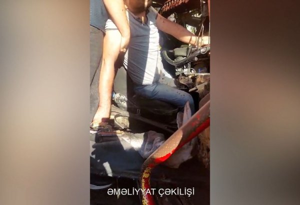 Şəkidə qəza: bir nəfər avtomobildə sıxılı vəziyyətdə qalıb