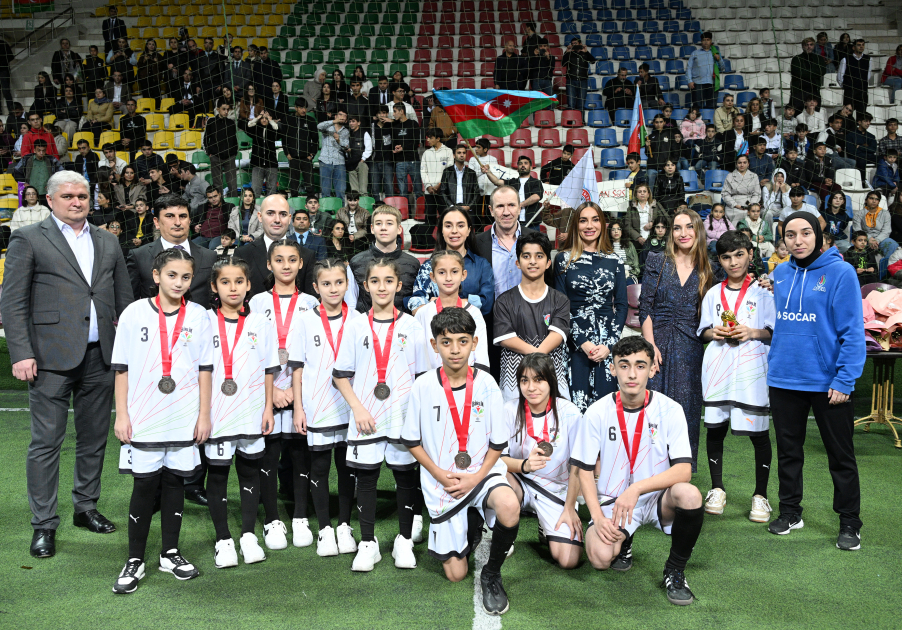 Heydər Əliyev Fondunun vitse-prezidenti Leyla Əliyevanın təşəbbüsü ilə uşaq evlərinin komandaları arasında növbəti minifutbol turniri təşkil olunub (FOTO)