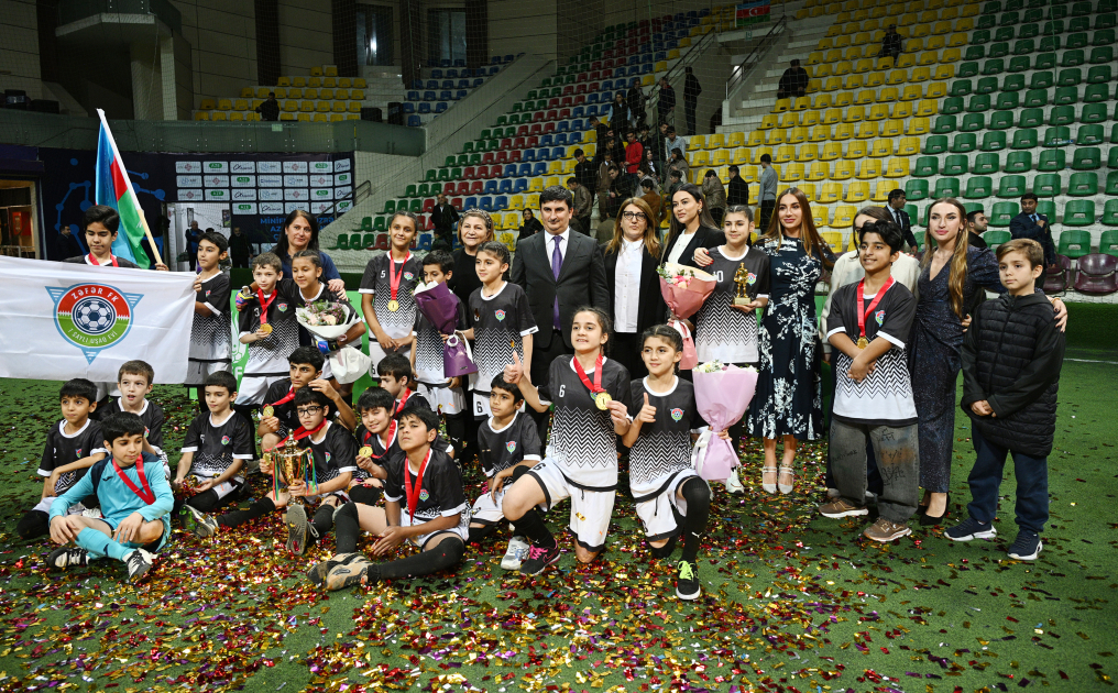 Heydər Əliyev Fondunun vitse-prezidenti Leyla Əliyevanın təşəbbüsü ilə uşaq evlərinin komandaları arasında növbəti minifutbol turniri təşkil olunub (FOTO)