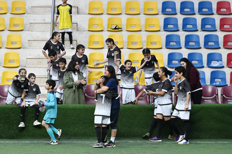 Heydər Əliyev Fondunun vitse-prezidenti Leyla Əliyevanın təşəbbüsü ilə uşaq evlərinin komandaları arasında növbəti minifutbol turniri təşkil olunub (FOTO)