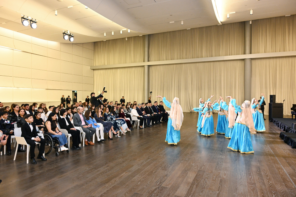 Heydər Əliyev Fondunun dəstəyi ilə alınan musiqi alətlərinin təqdimatı olub (FOTO)