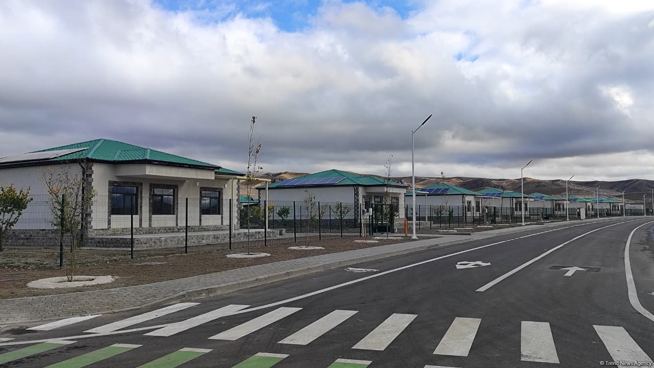 Məmmədbəyli kəndində 39 beşotaqlı ev inşa edilib (FOTO)