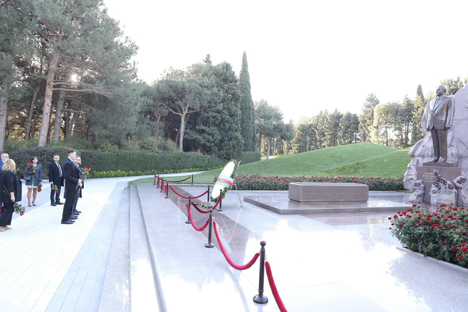 Ukraynanın səhiyyə naziri Fəxri Xiyabanı, Şəhidlər Xiyabanı və Zəfər Parkını ziyarət edib (FOTO)