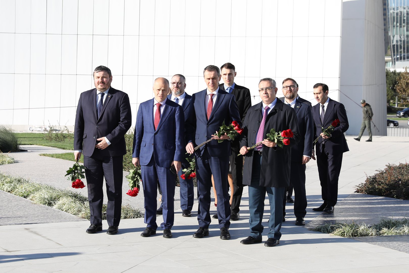 Ukraynanın səhiyyə naziri Fəxri Xiyabanı, Şəhidlər Xiyabanı və Zəfər Parkını ziyarət edib (FOTO)