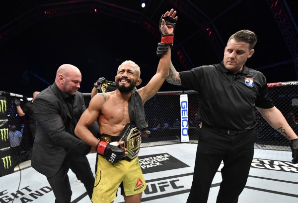 Keçmiş UFC çempionu avtomobil qəzasına düşüb