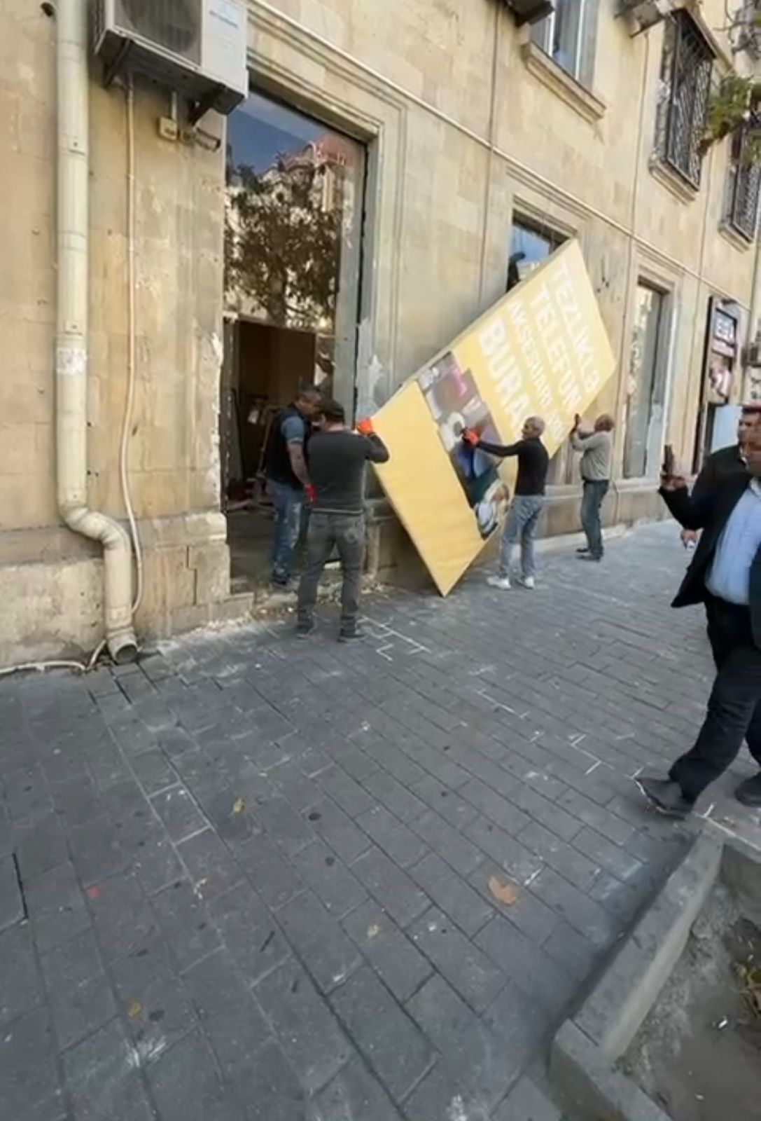 Bakıda memarlıq abidəsinə zərər vurmaq cəhdinin qarşısı alınıb (FOTO/VİDEO)