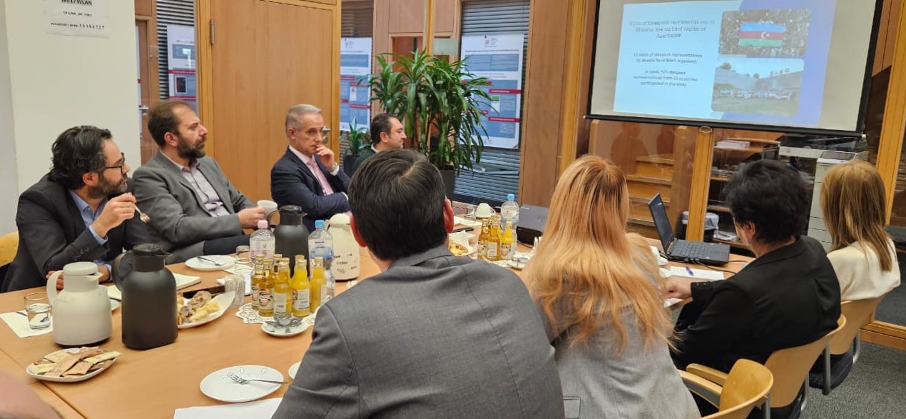 Almaniyadakı Azərbaycan icmasının üzvləri ilə bu ölkənin elm xadimləri arasında dəyirmi masa təşkil olunub (FOTO)