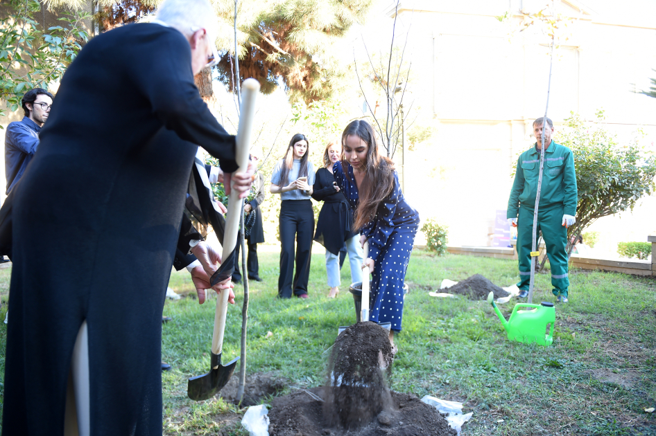 “ART Weekend” çərçivəsində “Püstə: canlı irs” performansı təqdim edilib (FOTO)