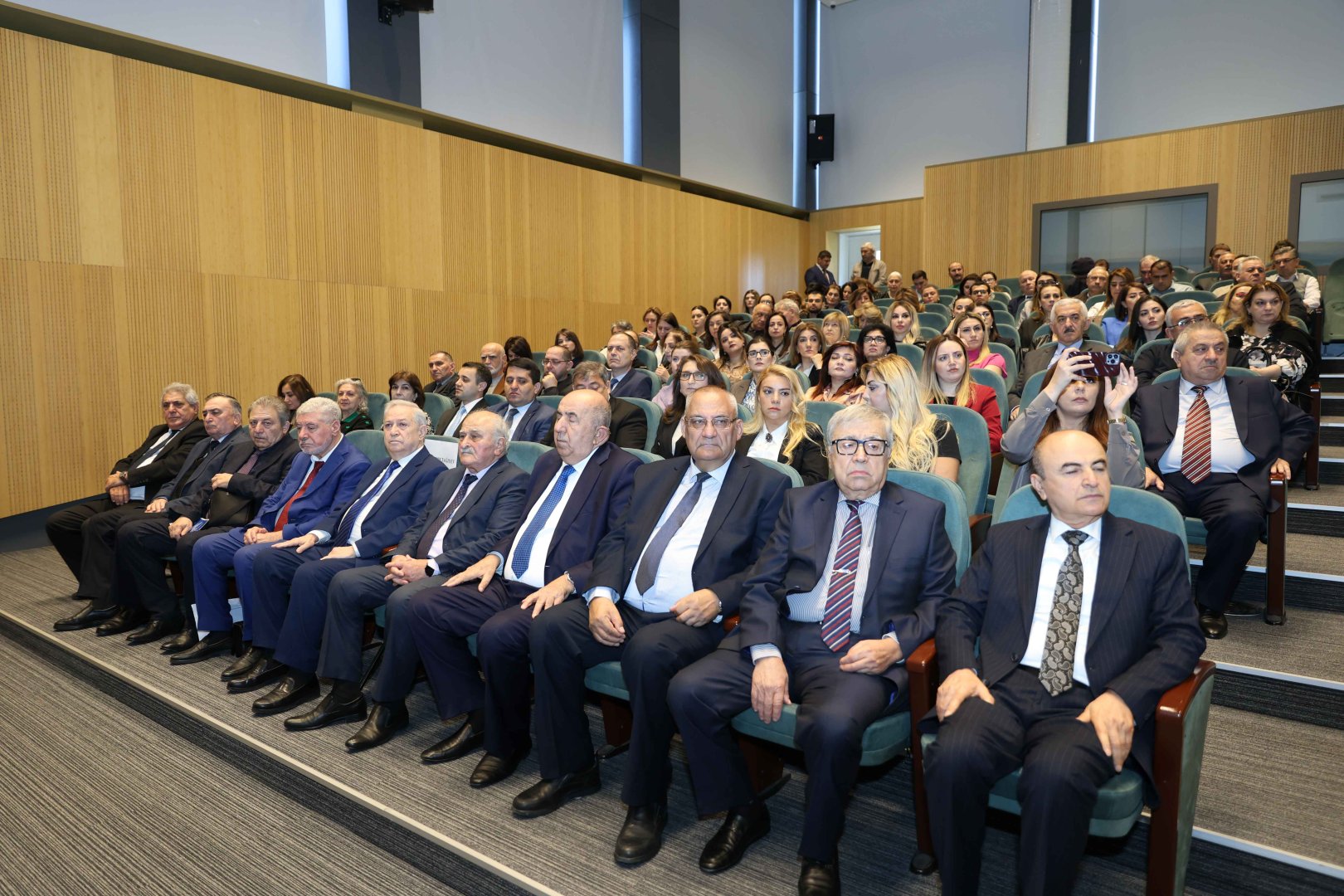 UNEC-də Azərbaycan Milli Elmlər Akademiyasının 80 illik yubileyi qeyd olunub (FOTO)