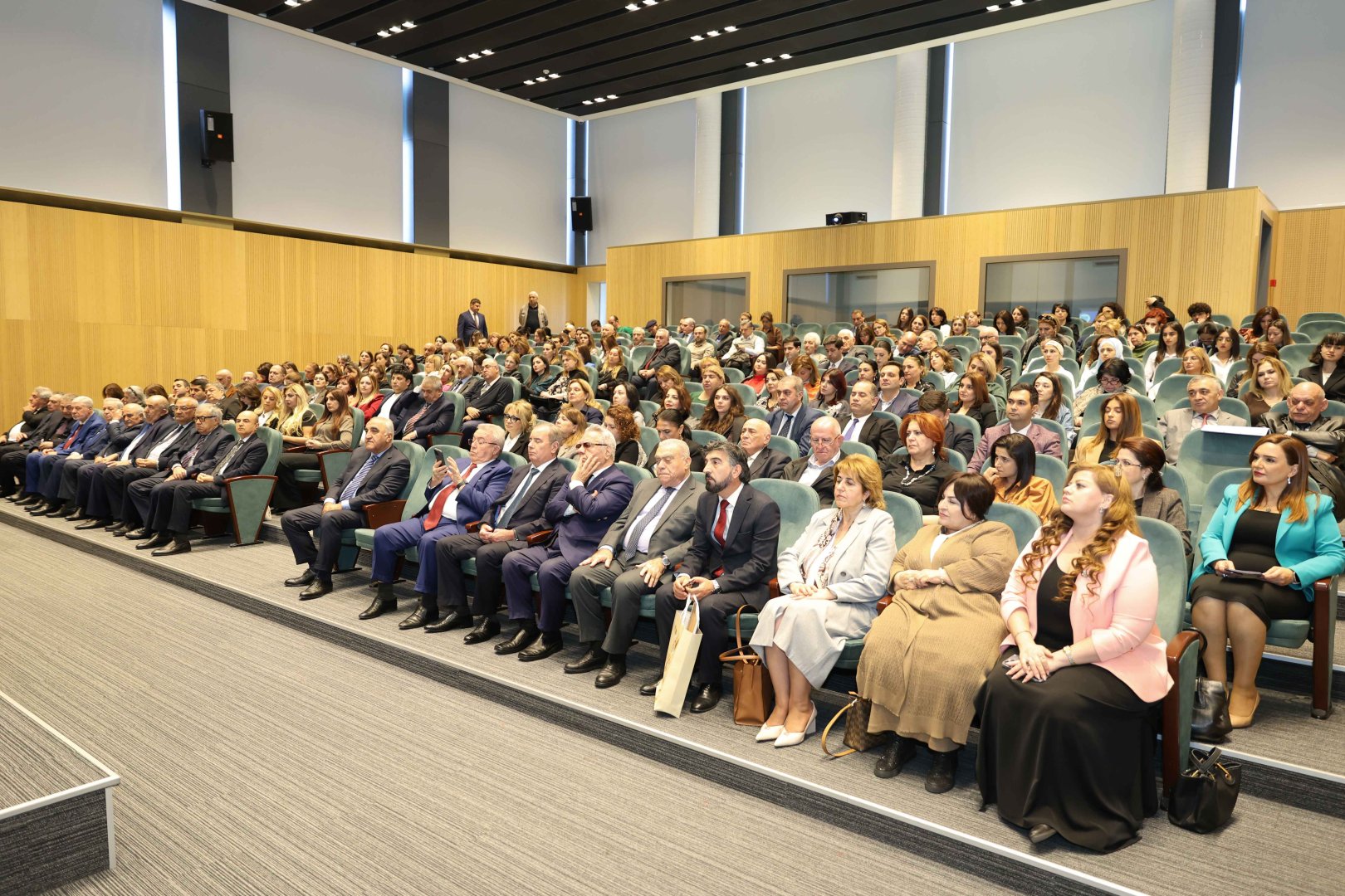 UNEC-də Azərbaycan Milli Elmlər Akademiyasının 80 illik yubileyi qeyd olunub (FOTO)