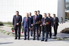 Ukraynanın səhiyyə naziri Fəxri Xiyabanı, Şəhidlər Xiyabanı və Zəfər Parkını ziyarət edib (FOTO)