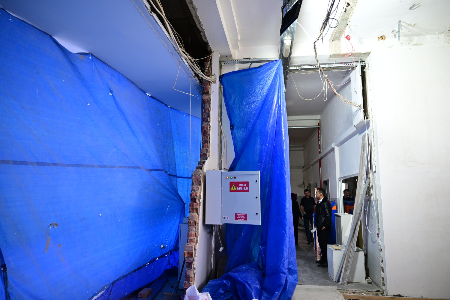 “Moskva” univermağının binasında qanunsuz təmir işləri aparılıb (FOTO)