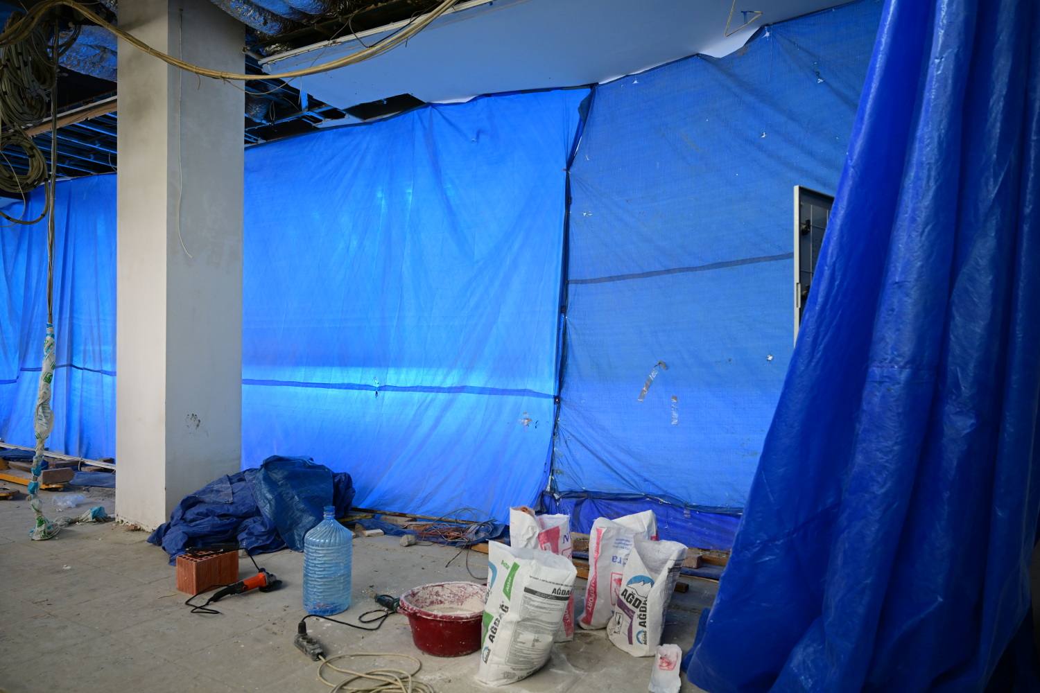 “Moskva” univermağının binasında qanunsuz təmir işləri aparılıb (FOTO)