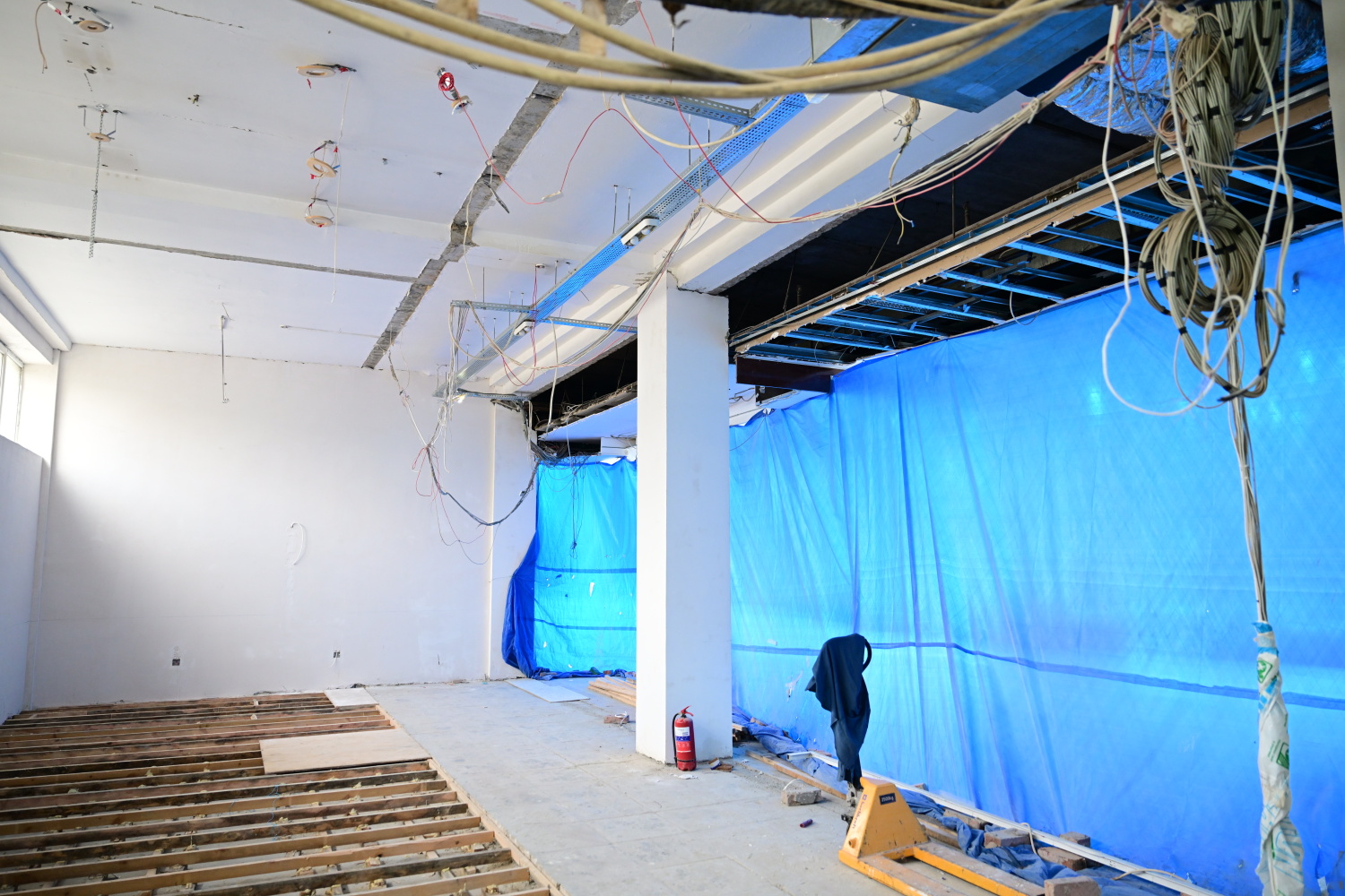 “Moskva” univermağının binasında qanunsuz təmir işləri aparılıb (FOTO)