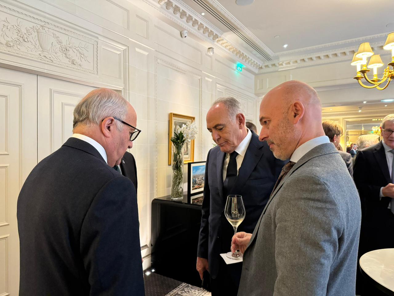 Paris Sülh Forumu çərçivəsində Azərbaycanın təbiətinə və iqlim çağırışlarına həsr olunmuş sərgi keçirilib (FOTO)