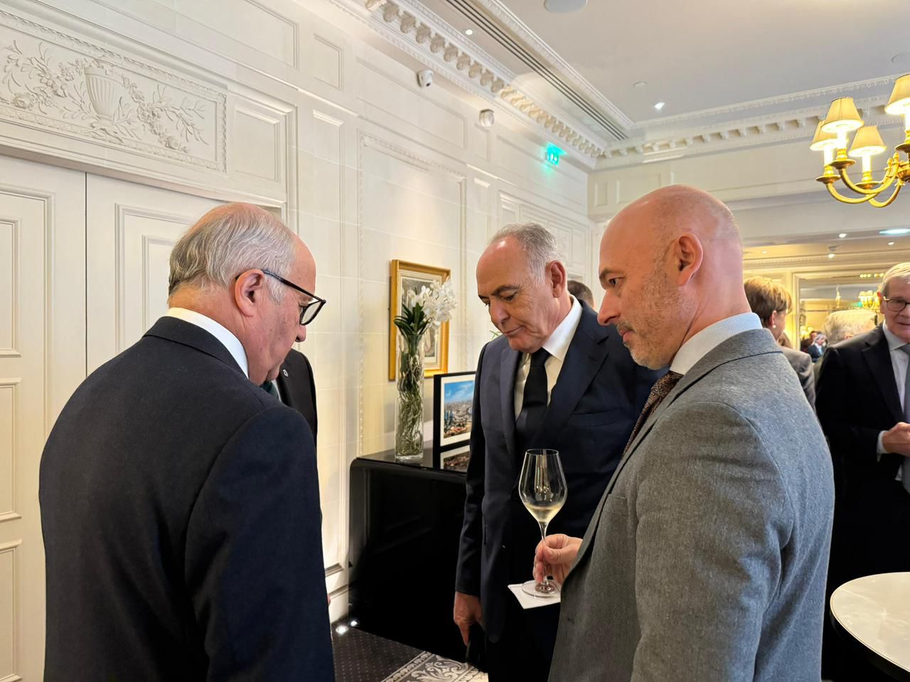 Paris Sülh Forumu çərçivəsində Azərbaycanın təbiətinə və iqlim çağırışlarına həsr olunmuş sərgi keçirilib (FOTO)