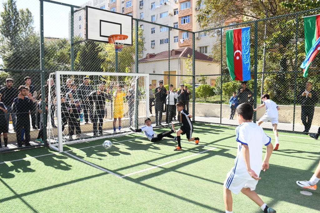 Paytaxtın abad məhəllələrində mini futbol yarışları başa çatıb (FOTO)