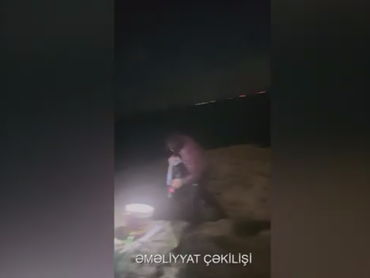 Dənizdə qayalıq ərazidə köməksiz qalan balıqçılar xilas ediliblər (VİDEO)