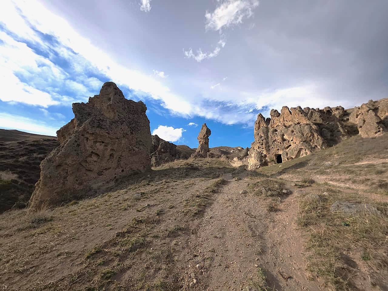 Şərqi Zəngəzurun möcüzəsi: Laçının Kapadokiyası (FOTO)