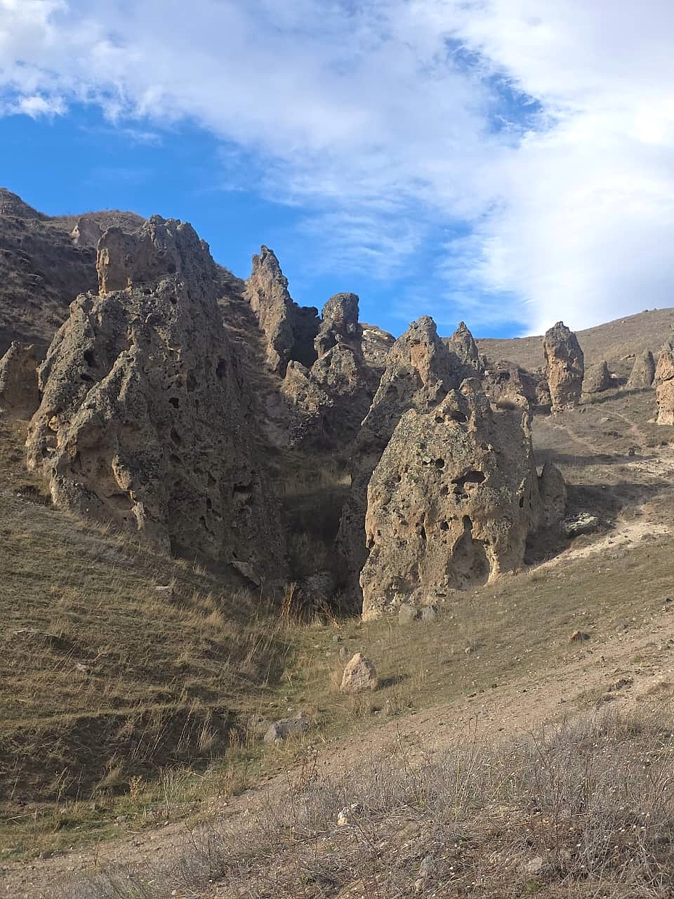 Şərqi Zəngəzurun möcüzəsi: Laçının Kapadokiyası (FOTO)