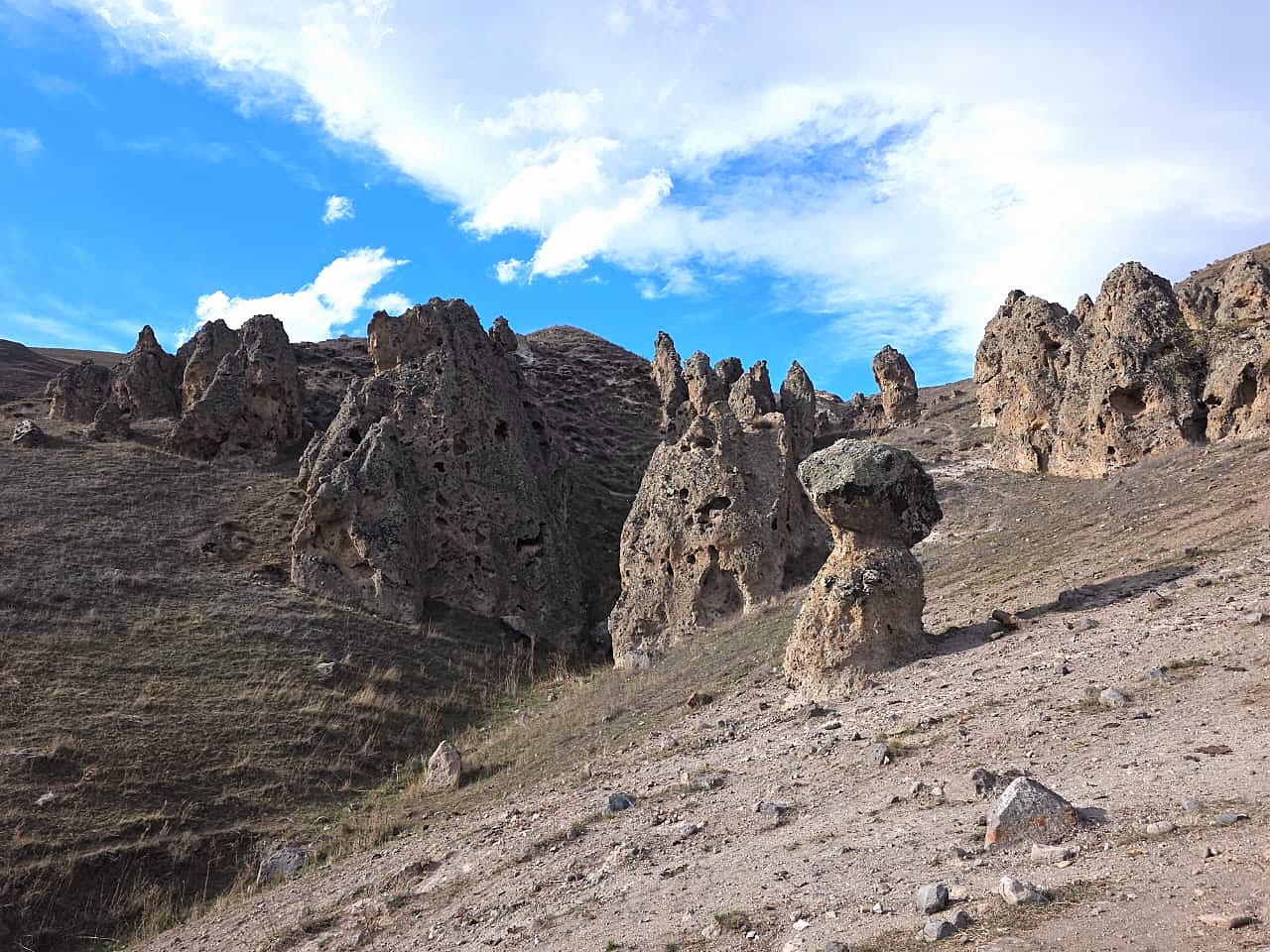 Şərqi Zəngəzurun möcüzəsi: Laçının Kapadokiyası (FOTO)