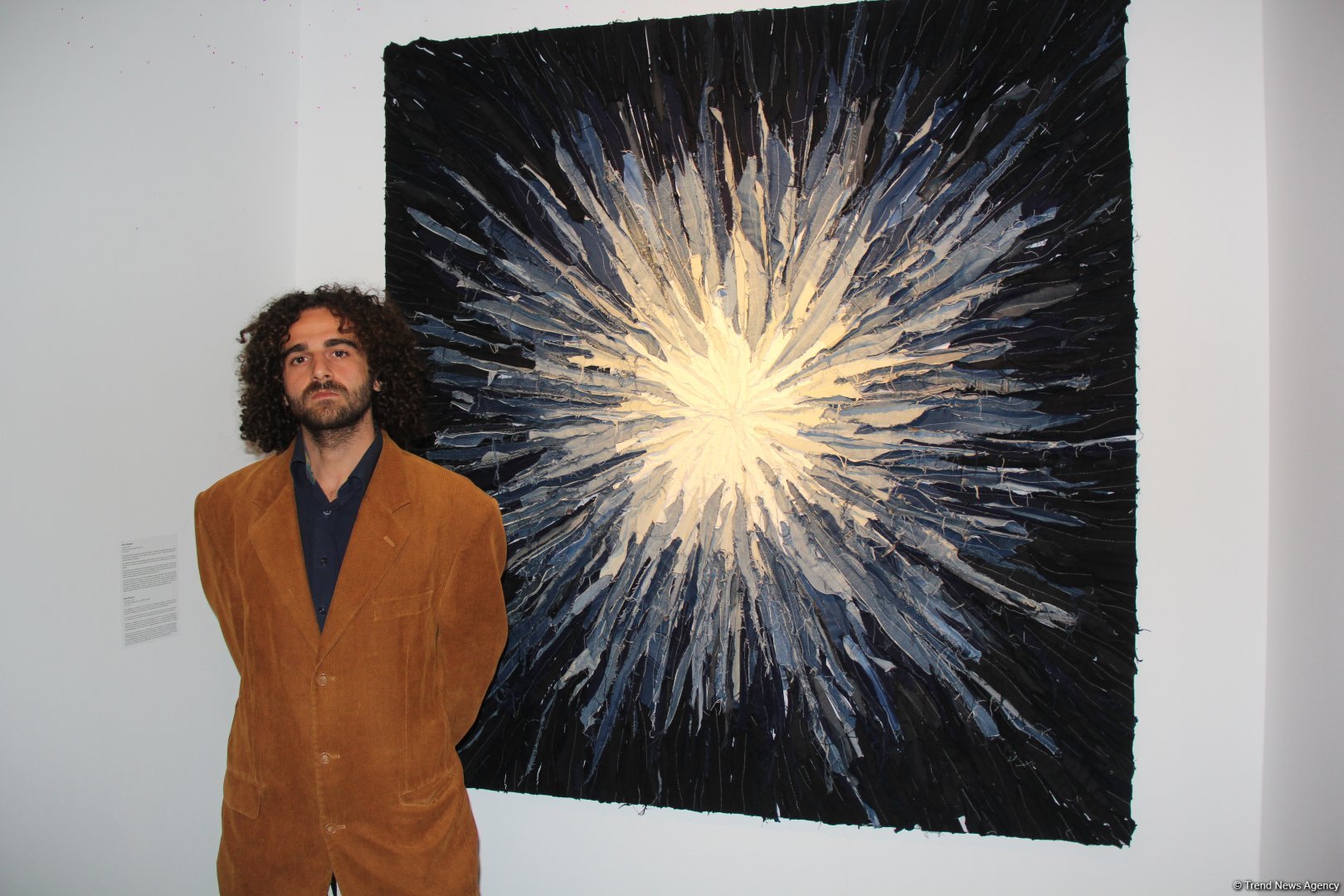 “Bakıya Uçuş. İncəsənət Həftəsonu. Gələcəyi İNDİ Duy” layihəsi çərçivəsində “Axın halı” adlı incəsənət sərgisi açılıb (FOTO)