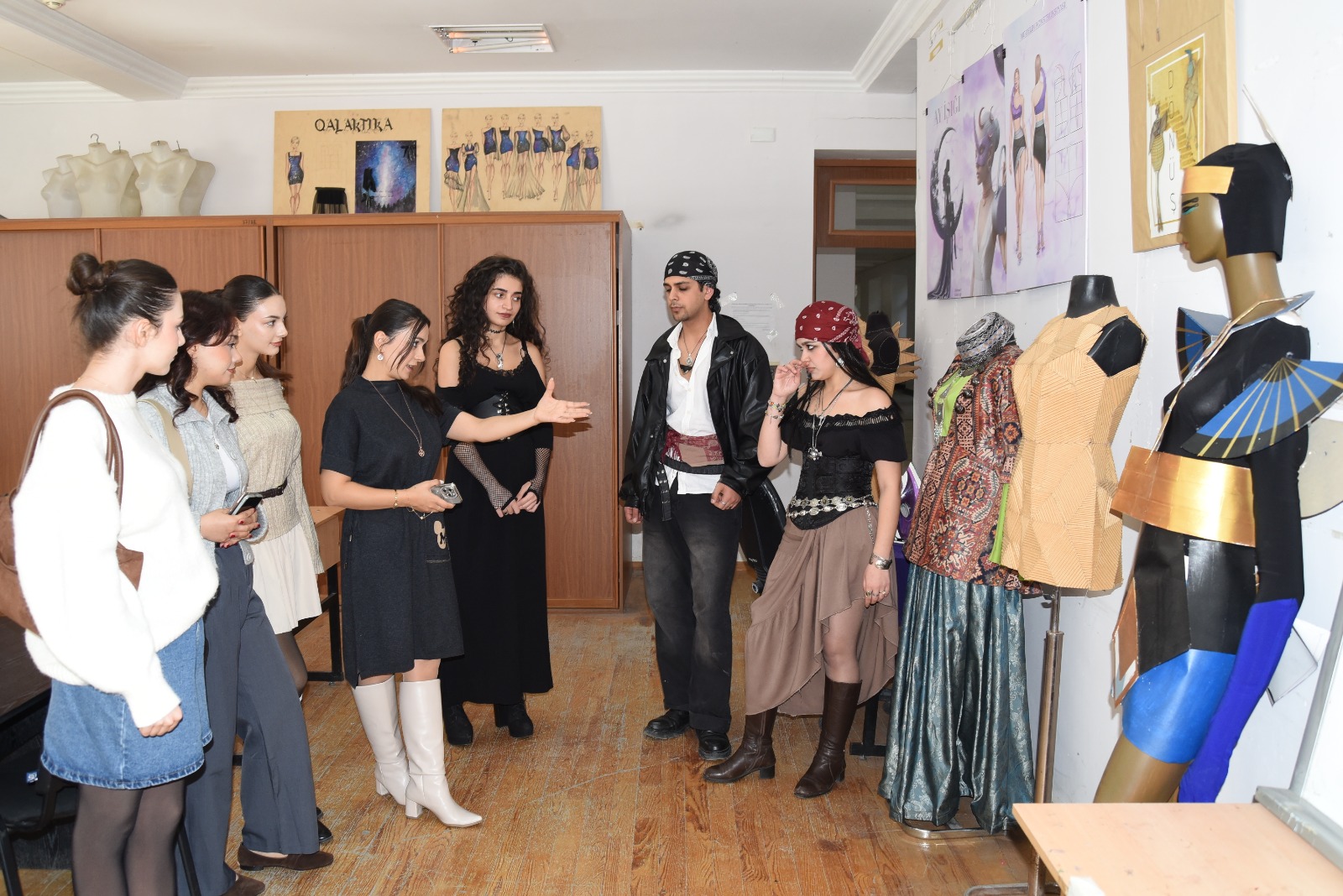 Bakıda "Art Weekend" festivalı çərçivəsində Azərbaycan Dövlət Rəssamlıq Akademiyasında açıq qapı günləri keçirilib (FOTO)