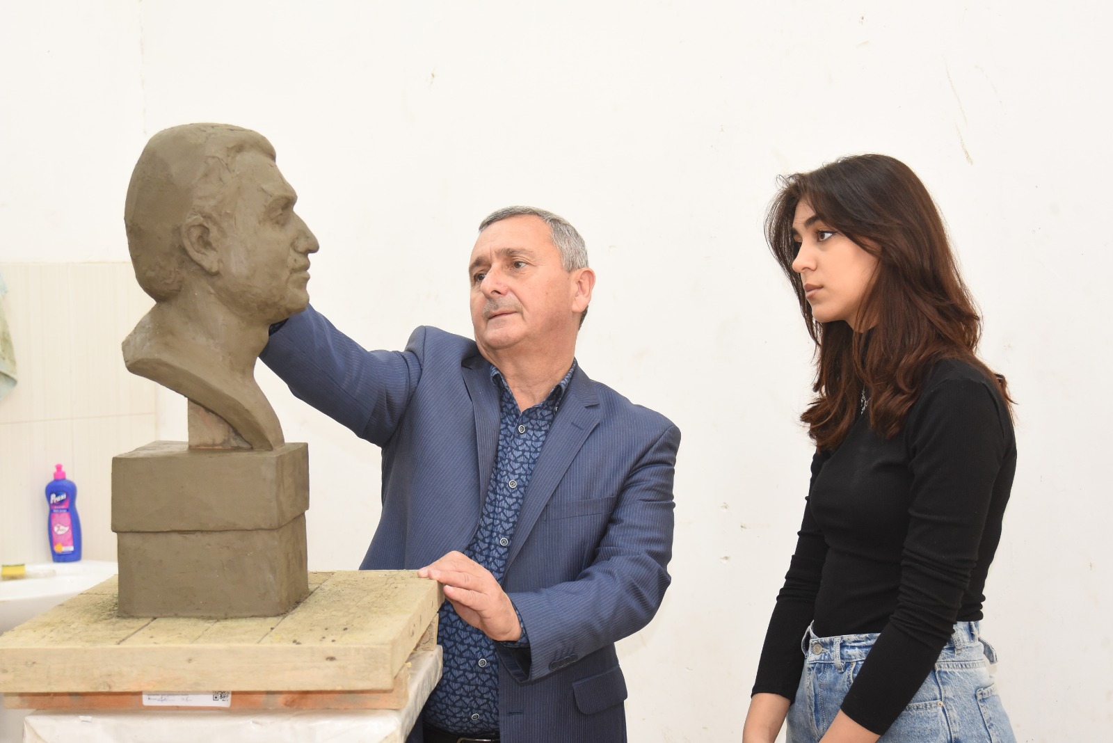 Bakıda "Art Weekend" festivalı çərçivəsində Azərbaycan Dövlət Rəssamlıq Akademiyasında açıq qapı günləri keçirilib (FOTO)